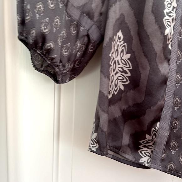 Blouse Mixed Media Pattern Top Tunic Peasant 3/4 Sleeves Cool Gray Hue Medium - Picture 6 of 8